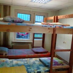 Hostel Apelsin Кровать в общем номере с двухъярусной кроватью