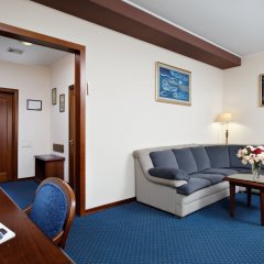Гостиница Red Royal в Краснодаре 7 отзывов об отеле, цены и фото номеров - забронировать гостиницу Red Royal онлайн Краснодар комната для гостей фото 3