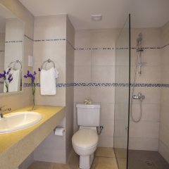Отель Mayfair Hotel Кипр, Пафос - 1 отзыв об отеле, цены и фото номеров - забронировать отель Mayfair Hotel онлайн ванная фото 2
