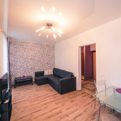 Гостиница Na Revolutsionnoy Apartments в Уфе 1 отзыв об отеле, цены и фото номеров - забронировать гостиницу Na Revolutsionnoy Apartments онлайн Уфа комната для гостей фото 5