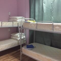 Hostel Monika Кровать в мужском общем номере с двухъярусной кроватью