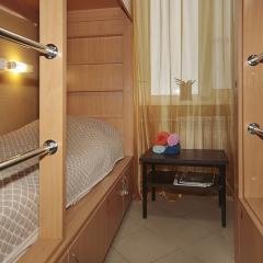 Hostel Podvorie Кровать в общем номере с двухъярусной кроватью