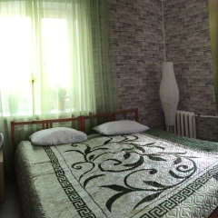 Mini-Hotel Leningradskiy 28 Стандартный семейный номер с двуспальной кроватью (общая ванная комната)
