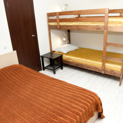 Гостиница Avrora Centr Guest House Стандартный семейный номер с двуспальной кроватью фото 11