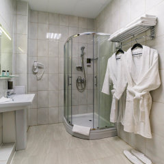 Гостиница Ю в Елизове отзывы, цены и фото номеров - забронировать гостиницу Ю онлайн Елизово ванная