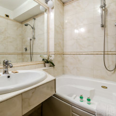 Отель 2OOO Roma Италия, Рим - 1 отзыв об отеле, цены и фото номеров - забронировать отель 2OOO Roma онлайн ванная