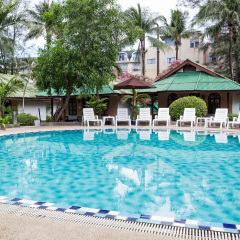 Отель ZEN Rooms Chaloemprakiat Patong бассейн