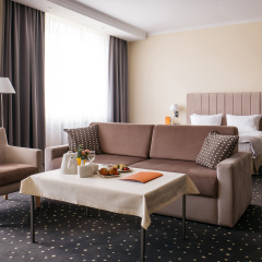 Гостиница Московская горка by USTA Hotels в Екатеринбурге 10 отзывов об отеле, цены и фото номеров - забронировать гостиницу Московская горка by USTA Hotels онлайн Екатеринбург комната для гостей