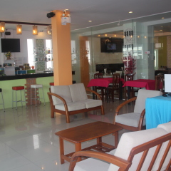 Home 8 By Athome Hotel гостиничный бар