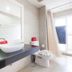 Отель ZEN Rooms Chaofa East Road ванная
