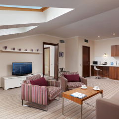 Hilton Garden Inn Kaluga в Калуге - забронировать гостиницу Hilton Garden Inn Kaluga, цены и фото номеров Калуга комната для гостей