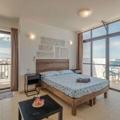 Отель SeaShells Sea View Studio-Penthouse Мальта, Буджибба - отзывы, цены и фото номеров - забронировать отель SeaShells Sea View Studio-Penthouse онлайн балкон фото 2