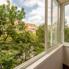 Апартаменты на улице Панфёрова 10 балкон