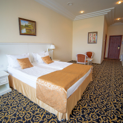 Отель Royal 3* Полулюкс