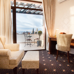 Laerton Hotel Tbilisi 4* Улучшенный номер с двуспальной кроватью фото 3