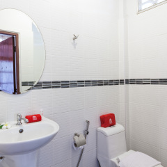 Отель ZEN Rooms Chaloemprakiat Patong ванная фото 3
