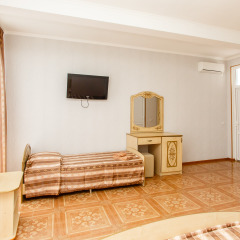 Гостиница Versal 2 Guest House Люкс с различными типами кроватей фото 9