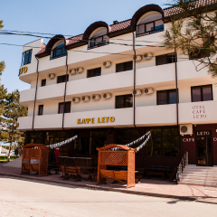 Гостиница Гостевой дом "Otel Leto" в Анапе отзывы, цены и фото номеров - забронировать гостиницу Гостевой дом "Otel Leto" онлайн Анапа вид на фасад фото 2
