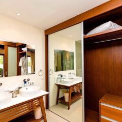 Отель Villa Laguna Phuket 4* Бунгало с различными типами кроватей фото 9
