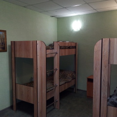 Хостел Феникс Кровать в общем номере с двухъярусной кроватью