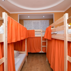Hostel Inzhir Кровать в мужском общем номере с двухъярусной кроватью