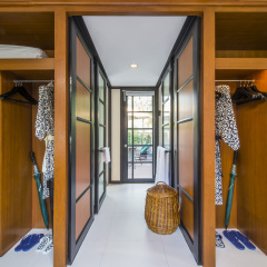 Banyan Tree Phuket Hotel сейф в номере