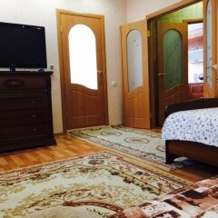 Гостиница с Джакузи на Меридианной 10 в Казани отзывы, цены и фото номеров - забронировать гостиницу с Джакузи на Меридианной 10 онлайн Казань комната для гостей фото 4