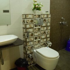 Elegance Villa by sky stays Hotel in Dabok, India from 59$, photos, reviews - zenhotels.com bathroom