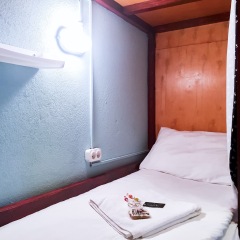 Хостел NW Hostel (North-West Hostel) Кровать в общем номере с двухъярусными кроватями фото 4