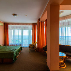Гостиница Вилла Верона в Утёсе 6 отзывов об отеле, цены и фото номеров - забронировать гостиницу Вилла Верона онлайн Утёс комната для гостей