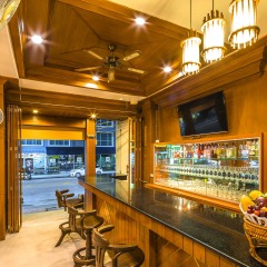 Отель Azhotel Patong гостиничный бар