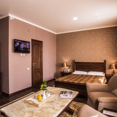 Shah Palace Hotel in Bishkek, Kyrgyzstan from 62$, photos, reviews - zenhotels.com guestroom