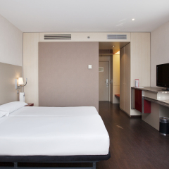 Отель ILUNION Barcelona 4* Стандартный номер с различными типами кроватей фото 6