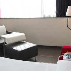 Отель ILUNION Barcelona 4* Стандартный номер с различными типами кроватей фото 4