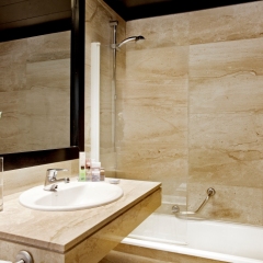 H10 Montcada Boutique Hotel 3* Улучшенный номер с различными типами кроватей фото 8