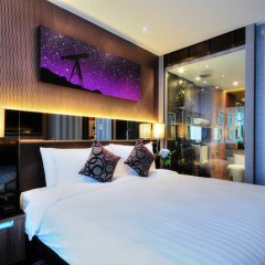 Отель The Continent Bangkok by Compass Hospitality 4* Номер категории Премиум с различными типами кроватей