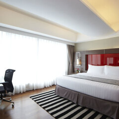 Legacy Suites Hotel Sukhumvit by Compass Hospitality 4* Люкс Премиум с разными типами кроватей