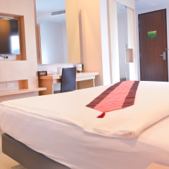 Отель Andatel Grandé Patong Phuket 4* Улучшенный номер с различными типами кроватей фото 2