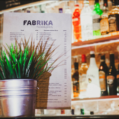 Fabrika Hostel&Gallery гостиничный бар фото 2