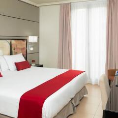 Отель H10 Universitat 4* Стандартный номер с различными типами кроватей фото 9