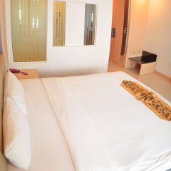 Отель Andatel Grandé Patong Phuket 4* Улучшенный номер с различными типами кроватей фото 7