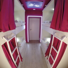 Гостиница HQ Hostelberry Кровать в общем номере с двухъярусной кроватью