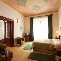 Отель The Charles 4* Полулюкс с разными типами кроватей