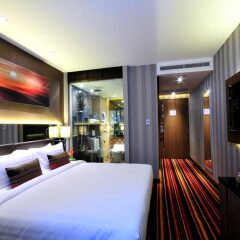 Отель The Continent Bangkok by Compass Hospitality 4* Улучшенный номер с различными типами кроватей фото 2