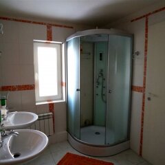 Гостевой дом Helen's Home ванная фото 6