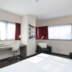 Отель ILUNION Barcelona 4* Стандартный номер с различными типами кроватей фото 9