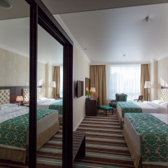 Гостиница Ramada by Wyndham Kazan City Centre в Казани - забронировать гостиницу Ramada by Wyndham Kazan City Centre, цены и фото номеров Казань комната для гостей фото 2