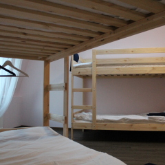 Angel Court Yard Hostel Кровать в общем номере с двухъярусной кроватью