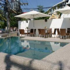 Апартаменты The Front Apartments бассейн