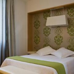 Отель NH Milano Touring 4* Улучшенный номер с различными типами кроватей фото 46